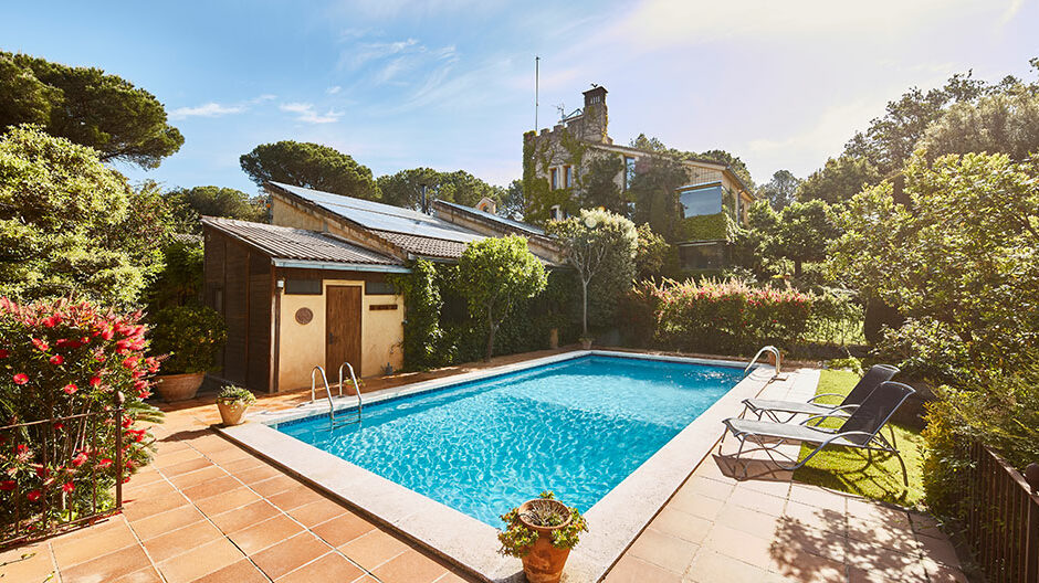 la bruguera pool 940x528 (1)